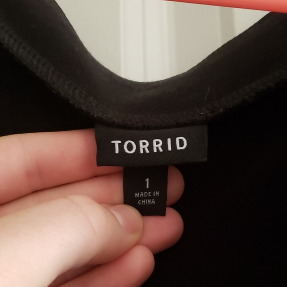 Black torrid dress-size 1 plus - Picture 4 of 4